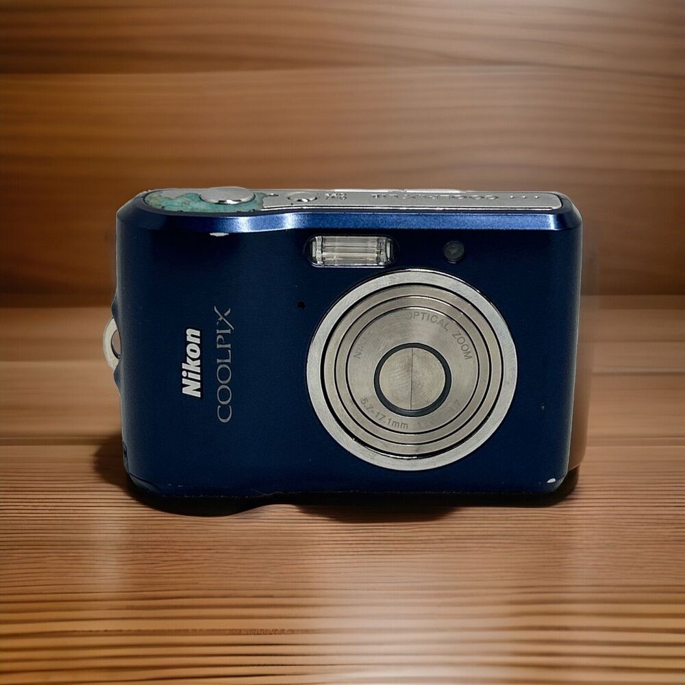 Nikon‎ COOLPIX L18 8.0MP Digital Camera - Blue Uses AA Batteries - Parts Only